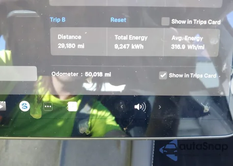 2022 Tesla Model Y Long Range Dual Motor All-Wheel Drive z USA, uszkodzony, nr VIN 7SAYGDEE0NF344188